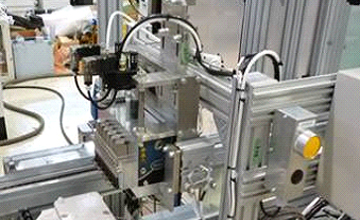 セル間の接着装置